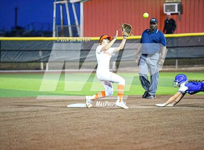 Thumbnail 3 in Gonzales vs Needville (UIL 4A Region IV Area)  photogallery.