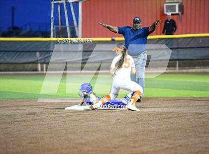 Thumbnail 3 in Gonzales vs Needville (UIL 4A Region IV Area)  photogallery.