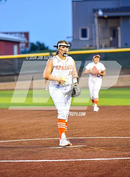Thumbnail 2 in Gonzales vs Needville (UIL 4A Region IV Area)  photogallery.