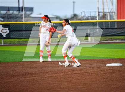 Thumbnail 2 in Gonzales vs Needville (UIL 4A Region IV Area)  photogallery.