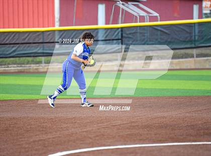 Thumbnail 1 in Gonzales vs Needville (UIL 4A Region IV Area)  photogallery.