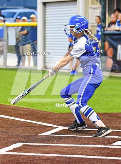 Thumbnail 1 in Gonzales vs Needville (UIL 4A Region IV Area)  photogallery.