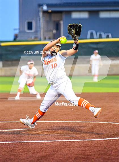 Thumbnail 3 in Gonzales vs Needville (UIL 4A Region IV Area)  photogallery.