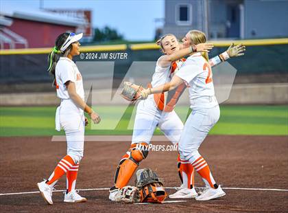 Thumbnail 2 in Gonzales vs Needville (UIL 4A Region IV Area)  photogallery.