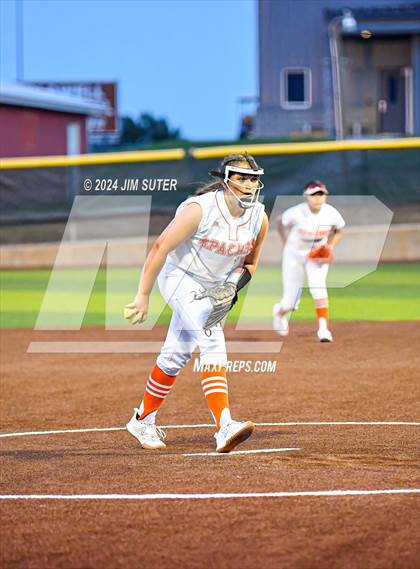 Thumbnail 1 in Gonzales vs Needville (UIL 4A Region IV Area)  photogallery.