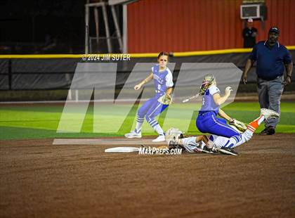 Thumbnail 3 in Gonzales vs Needville (UIL 4A Region IV Area)  photogallery.