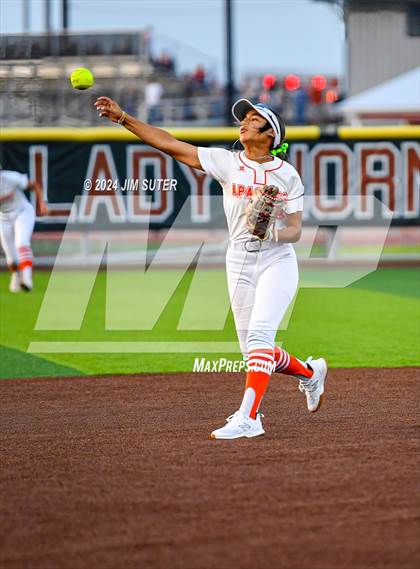 Thumbnail 3 in Gonzales vs Needville (UIL 4A Region IV Area)  photogallery.