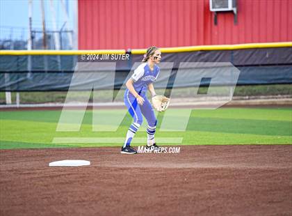 Thumbnail 3 in Gonzales vs Needville (UIL 4A Region IV Area)  photogallery.