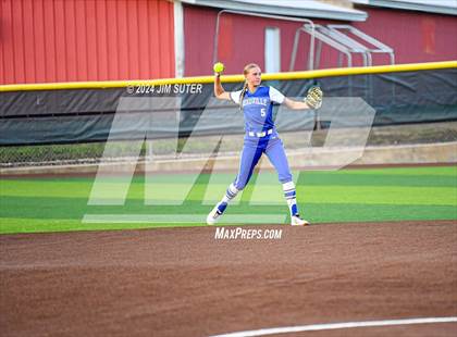 Thumbnail 1 in Gonzales vs Needville (UIL 4A Region IV Area)  photogallery.