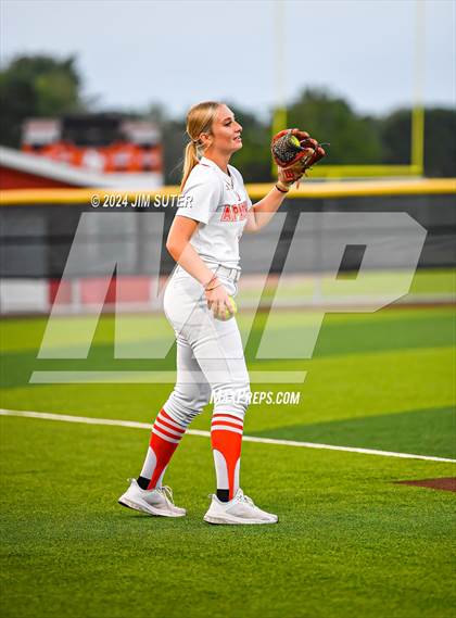 Thumbnail 3 in Gonzales vs Needville (UIL 4A Region IV Area)  photogallery.