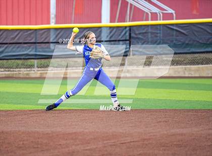 Thumbnail 1 in Gonzales vs Needville (UIL 4A Region IV Area)  photogallery.