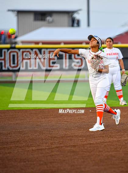 Thumbnail 3 in Gonzales vs Needville (UIL 4A Region IV Area)  photogallery.