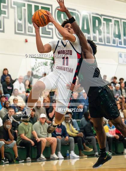 Thumbnail 2 in Modesto Christian vs. St. Joseph (MLK Classic) photogallery.