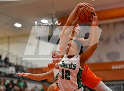 Thumbnail 1 in Hamilton Heights vs. Yorktown (IHSAA Class 3A Sectional Championship) photogallery.