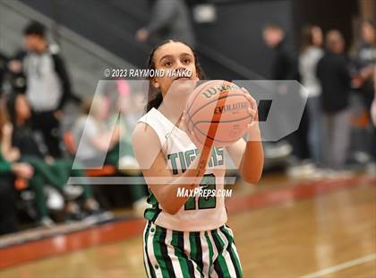 Thumbnail 1 in Hamilton Heights vs. Yorktown (IHSAA Class 3A Sectional Championship) photogallery.