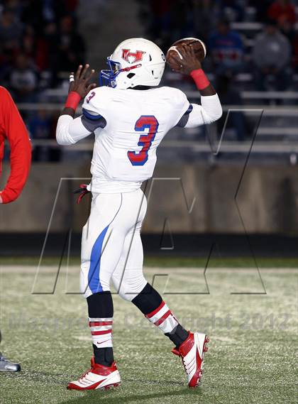 Thumbnail 1 in Gilmer vs. Henderson (UIL 3A Division 2 Quarterfinal Playoff) photogallery.