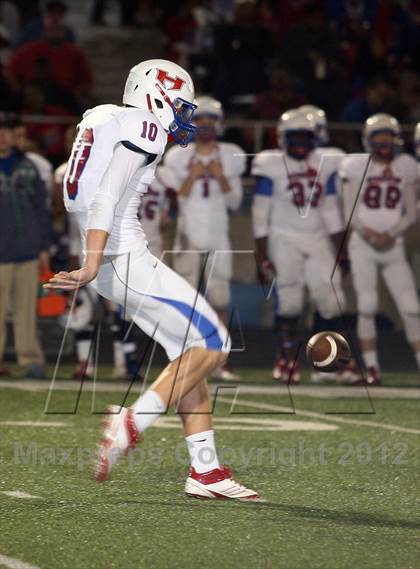 Thumbnail 1 in Gilmer vs. Henderson (UIL 3A Division 2 Quarterfinal Playoff) photogallery.