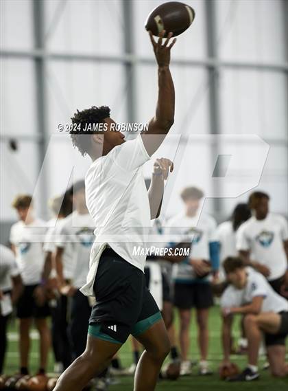 Thumbnail 3 in Jaguars QB Skills Challenge photogallery.
