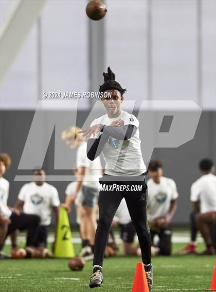 Thumbnail 3 in Jaguars QB Skills Challenge photogallery.