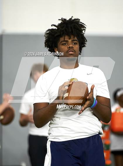 Thumbnail 3 in Jaguars QB Skills Challenge photogallery.