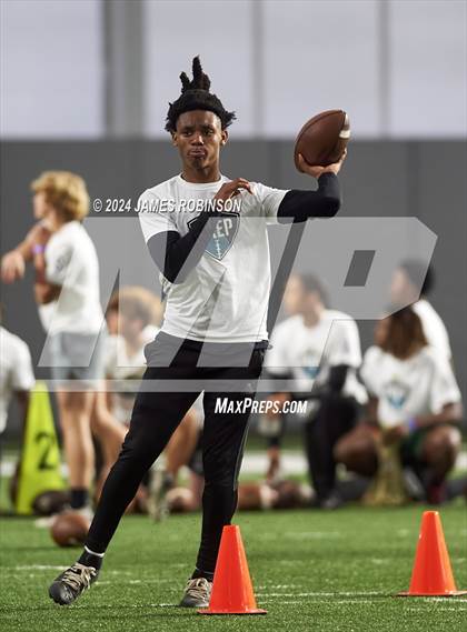 Thumbnail 3 in Jaguars QB Skills Challenge photogallery.
