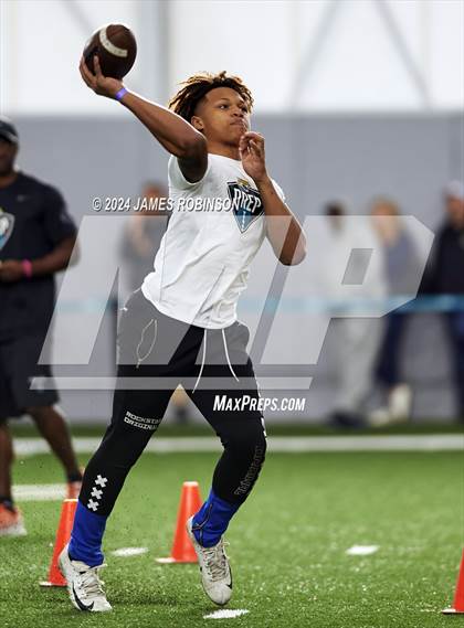 Thumbnail 2 in Jaguars QB Skills Challenge photogallery.