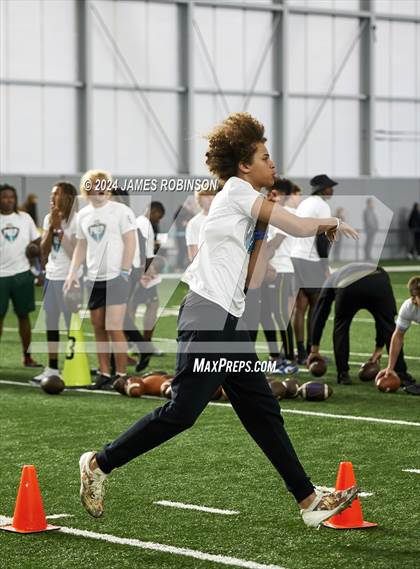 Thumbnail 2 in Jaguars QB Skills Challenge photogallery.