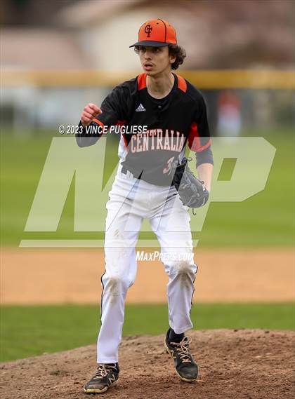 Thumbnail 1 in Centralia vs Tumwater photogallery.