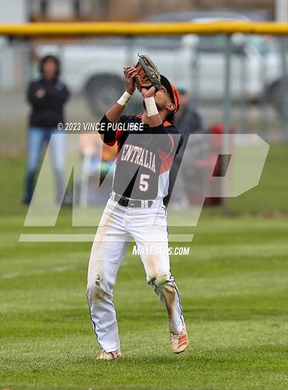 Thumbnail 3 in Centralia vs Tumwater photogallery.