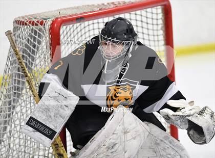 Thumbnail 3 in JV: Hamden Hall vs. Hand (Milford Holiday Jamboree Division B Final) photogallery.