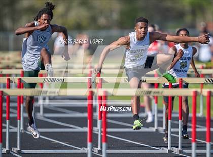 Thumbnail 1 in Spartan Relays (110M Hurdles) photogallery.