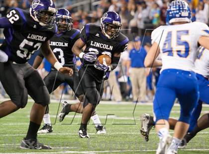 Thumbnail 3 in Lincoln vs. Frisco (UIL 4A Area Playoff) photogallery.