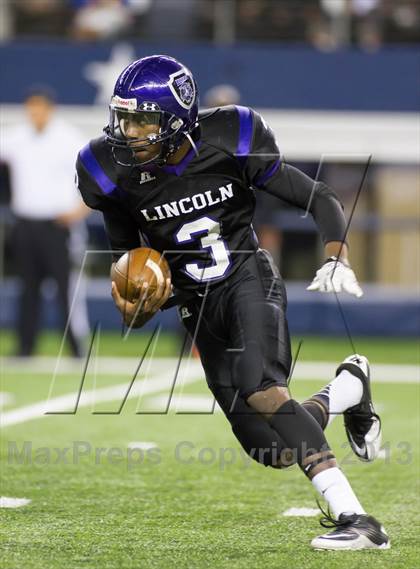 Thumbnail 2 in Lincoln vs. Frisco (UIL 4A Area Playoff) photogallery.