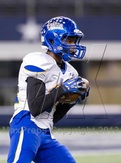 Thumbnail 3 in Lincoln vs. Frisco (UIL 4A Area Playoff) photogallery.