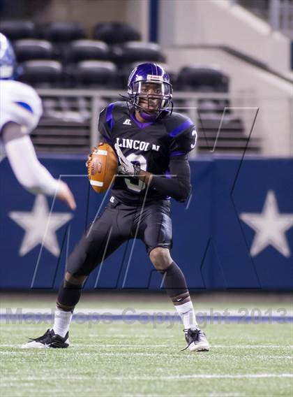 Thumbnail 3 in Lincoln vs. Frisco (UIL 4A Area Playoff) photogallery.