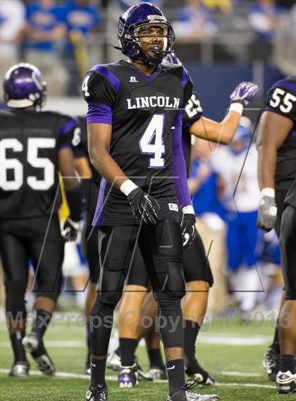 Thumbnail 2 in Lincoln vs. Frisco (UIL 4A Area Playoff) photogallery.