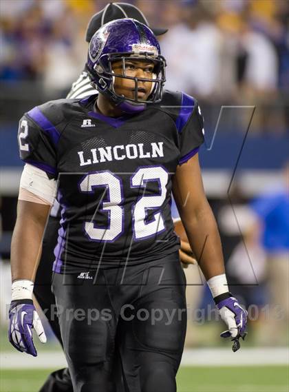 Thumbnail 3 in Lincoln vs. Frisco (UIL 4A Area Playoff) photogallery.