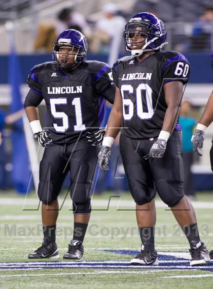 Thumbnail 2 in Lincoln vs. Frisco (UIL 4A Area Playoff) photogallery.