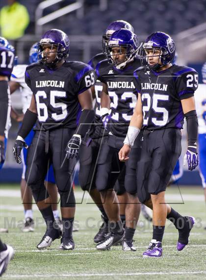 Thumbnail 3 in Lincoln vs. Frisco (UIL 4A Area Playoff) photogallery.