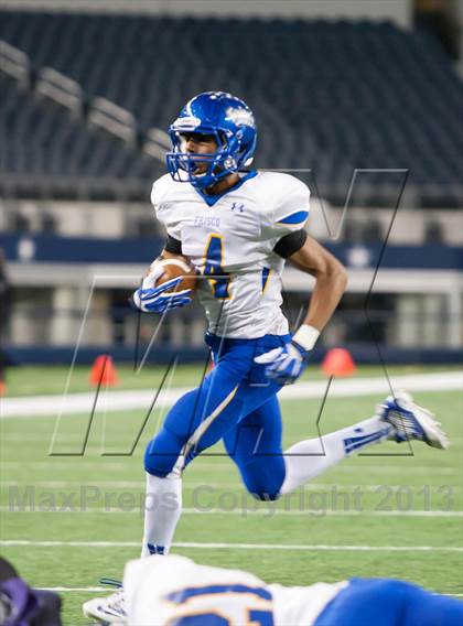 Thumbnail 3 in Lincoln vs. Frisco (UIL 4A Area Playoff) photogallery.