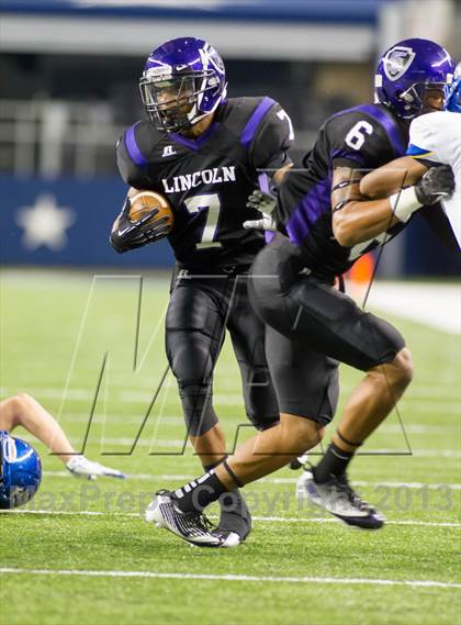 Thumbnail 2 in Lincoln vs. Frisco (UIL 4A Area Playoff) photogallery.