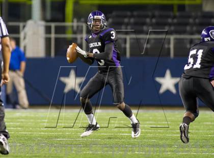 Thumbnail 3 in Lincoln vs. Frisco (UIL 4A Area Playoff) photogallery.