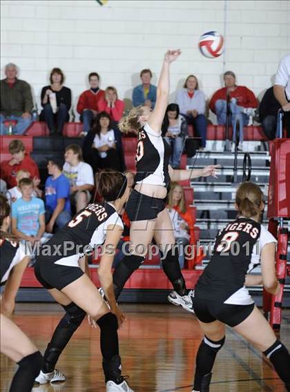 Thumbnail 3 in Webster vs. Luck photogallery.