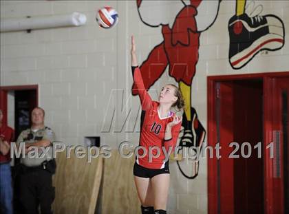 Thumbnail 3 in Webster vs. Luck photogallery.