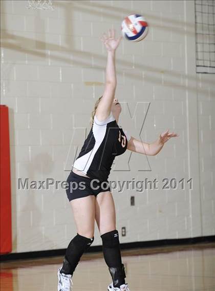 Thumbnail 3 in Webster vs. Luck photogallery.