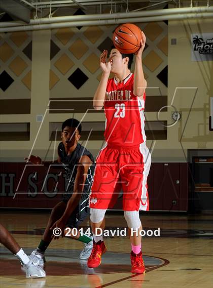 Thumbnail 3 in Moreau Catholic vs. Mater Dei (MaxPreps Holiday Classic) photogallery.