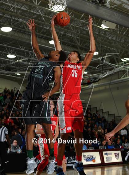 Thumbnail 2 in Moreau Catholic vs. Mater Dei (MaxPreps Holiday Classic) photogallery.