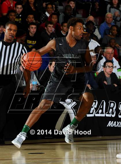 Thumbnail 1 in Moreau Catholic vs. Mater Dei (MaxPreps Holiday Classic) photogallery.