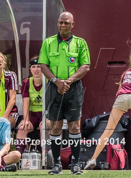 Thumbnail 3 in Cinco Ranch vs Seven Lakes ( 5A Region 3 Final ) photogallery.