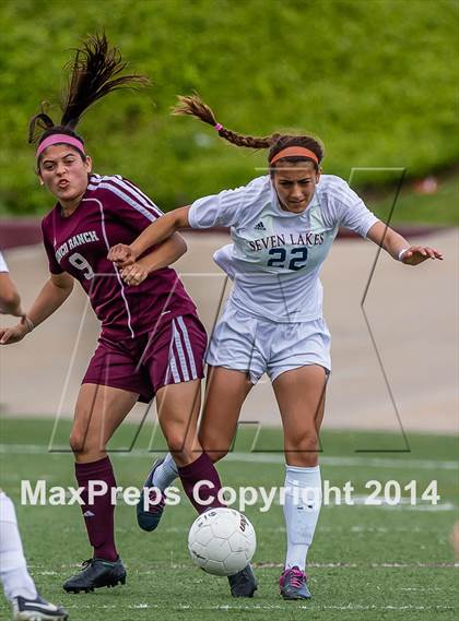 Thumbnail 1 in Cinco Ranch vs Seven Lakes ( 5A Region 3 Final ) photogallery.